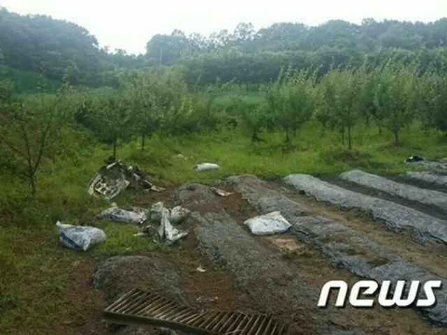 16日午後2時ごろ、韓国・水原市（スウォンシ）・勧善区（クォンソング）・七宝山（チルボサン）付近に飛行中の戦闘機（F-5）から補助燃料タンクが落下した。
