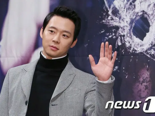 韓国の有名アイドル「JYJ」のメンバーであり、俳優としても有名なパク・ユチョン（30）。彼から性的暴行をうけたと主張する4名の女性が相次いで告訴している件で、警察の捜査チームが倍増となった。