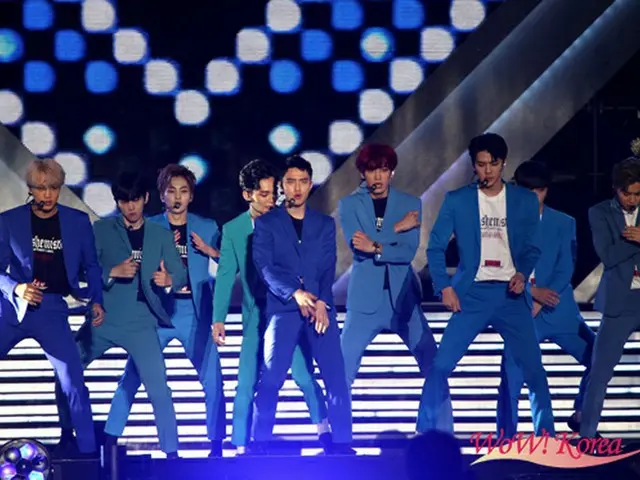 「EXO」