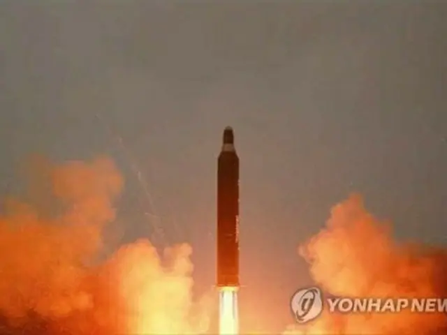 北朝鮮の朝鮮労働党機関紙・労働新聞が公開した「火星１０」の発射の様子＝２３日、ソウル（聯合ニュース）≪韓国国内でのみ使用。転載・転用禁止≫