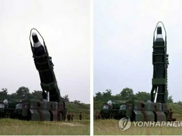 発射準備に入ったムスダン北朝鮮の朝鮮労働党機関紙「労働新聞」は２３日、前日に行った中距離弾道ミサイル「ムスダン」の試射の様子などを公開した。写真は発射準備に入ったムスダン＝２３日、ソウル（聯合ニュース）≪韓国国内でのみ使用。転載・転用禁止≫