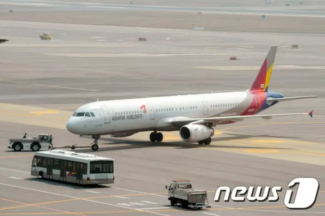ニューヨークから仁川（インション）へ離陸予定だったアシアナ航空機で火災が発生し、乗客400人が1日以上足止め状態だったことがわかった。（提供:news1）