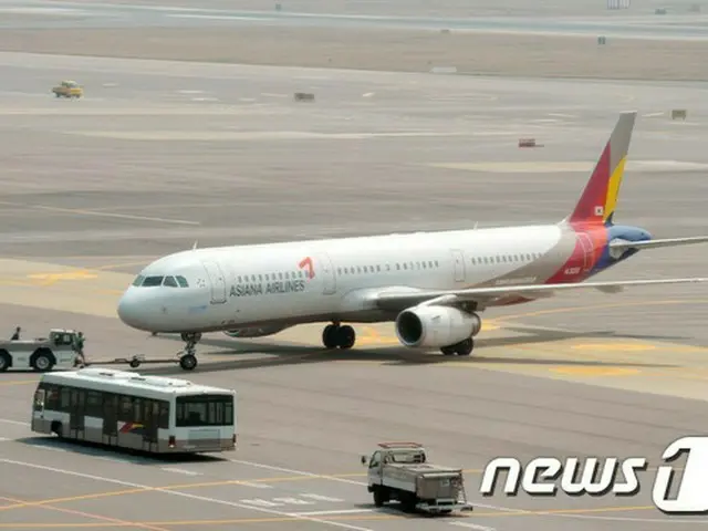 ニューヨークから仁川（インション）へ離陸予定だったアシアナ航空機で火災が発生し、乗客400人が1日以上足止め状態だったことがわかった。（提供:news1）