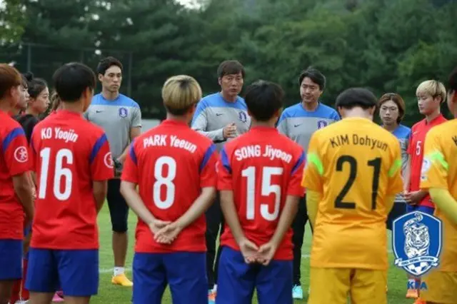 チョン・ソンチョン監督が率いる韓国女子U-20代表チームがU-20 FIFA女子W杯開催国パプアニューギニアと練習試合を行う。（提供:news1）