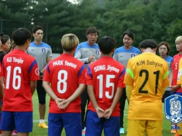 チョン・ソンチョン監督が率いる韓国女子U-20代表チームがU-20 FIFA女子W杯開催国パプアニューギニアと練習試合を行う。（提供:news1）