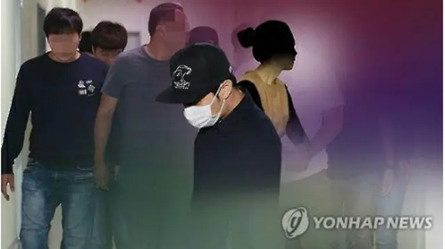 ユチョンさん（手前）＝（聯合ニュースＴＶ）