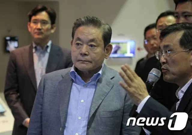 サムスンは30日、イ・ゴニ（74、李健熙）会長の死亡説について公式否認した。サムスン関係者は「イ会長の死亡説は事実ではない」と明かした。