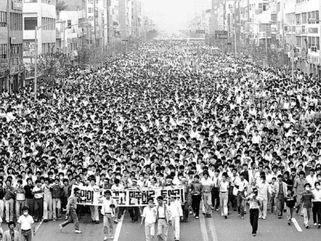 民主化を求めるデモが韓国全土に波及した（写真提供:ロコレ）