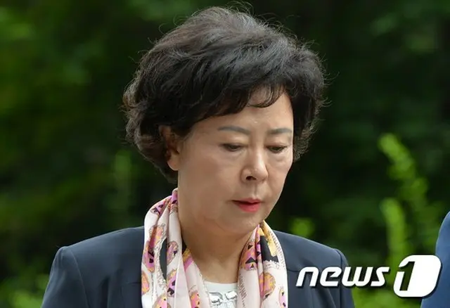 韓国警察はロッテグループ創業者一家で初めて、シン・ヨンジャ（辛英子、75、重光武雄氏の長女）ロッテ福祉奨学財団理事長に対する拘束令状を請求した。