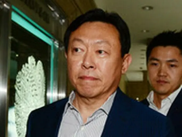 ロッテグループ会長、約1か月ぶりに韓国帰国… 検察召喚は？
