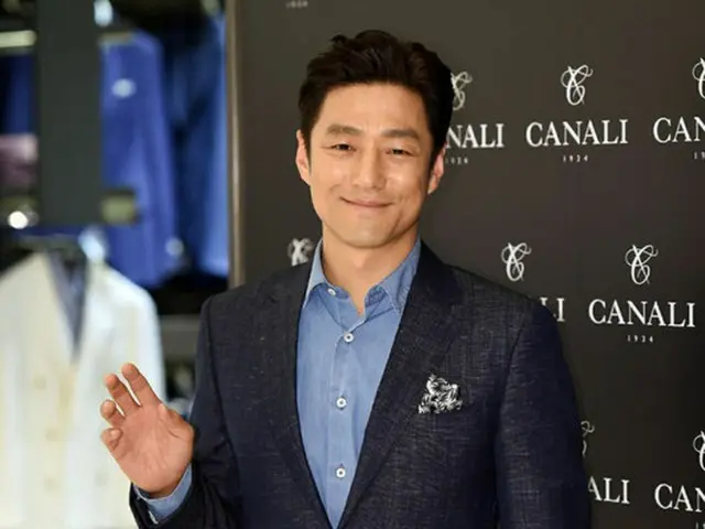 韓国俳優チ・ジニ（43）が韓国版ドラマ「最後から二番目の恋」の撮影中に負傷し病院で治療を受けた。