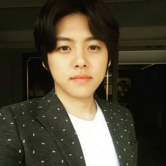 アイドルグループ「U-KISS」の出身のドンホが俳優として活動復帰する計画であることがわかった。