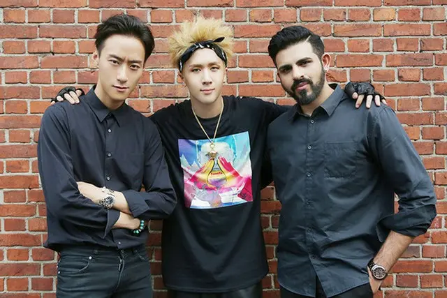 人気アイドルグループ「VIXX」のラビがDJデュオSAM＆SP3CKと一緒の様子を公開した（提供:news1）