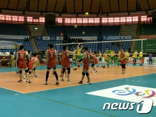 20歳以下（U-20）韓国男子バレーボール代表チームが宿敵・日本を破り、第18回アジアユース男子U-20選手権で銅メダルを獲得した。