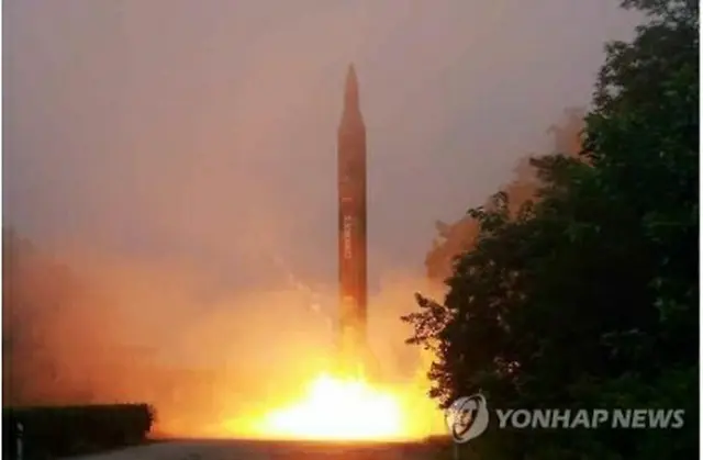 北朝鮮が公開したミサイル発射実験の様子＝（聯合ニュース）