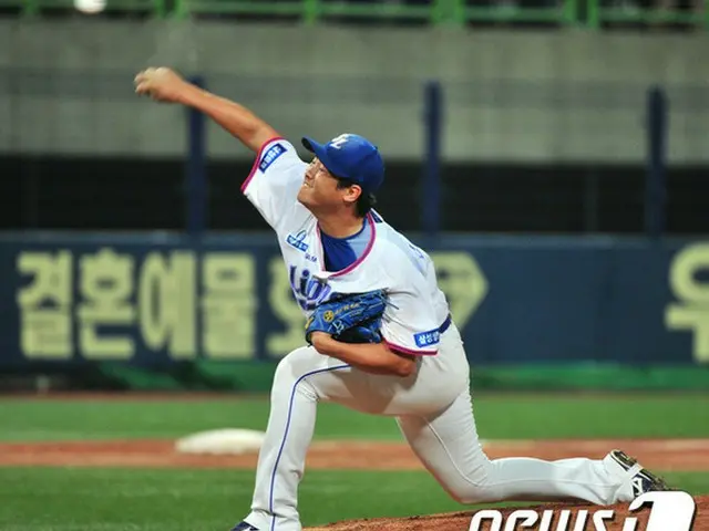 韓国プロ野球サムスン・ライオンズが違法賭博サイト開設に関わった容疑で検察調査を受けた投手アン・ジマン（32）について説明した。
