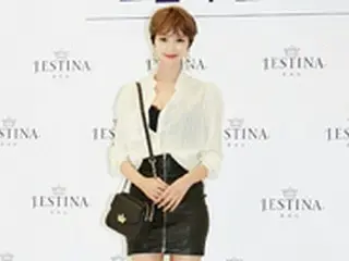 女優コ・ジュンヒ、釜山ファンサイン会でファンを魅了 「視線くぎ付けにするスタイル」