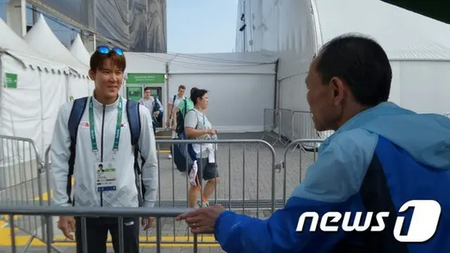 韓国男子競泳パク・テファン（朴泰桓、26）が練習中に左手小指に擦り傷を負った。しかし幸い試合出場に支障を与えるほど深刻ではない軽いけがだ。