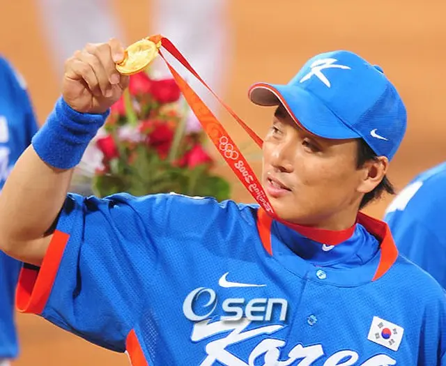 野球とソフトボールが2020年の東京五輪で正式種目に採択された。2008年の北京五輪以降、正式種目から外れて12年ぶりの復活にイ・スンヨプが率直な感想を述べた。（提供:OSEN）