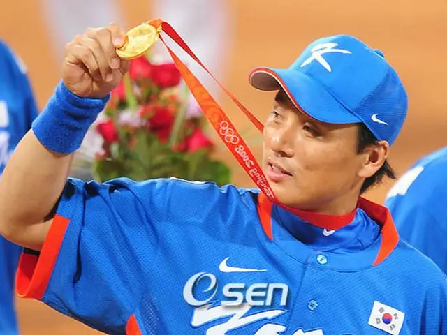 野球とソフトボールが2020年の東京五輪で正式種目に採択された。2008年の北京五輪以降、正式種目から外れて12年ぶりの復活にイ・スンヨプが率直な感想を述べた。（提供:OSEN）