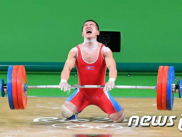 北朝鮮“重量挙げの英雄”オク・ユンチョル（24）が2大会連続の金メダル獲得に失敗した。