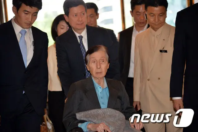 ロッテグループ裏金疑惑などを捜査中である韓国検察はロッテ創業者の重光武雄（韓国名:辛格浩/シン・ギョクホ、94）氏が事実婚関係である3番目の夫人ソ・ミギョン氏（57）をまもなく召喚し、調査する方針だ。