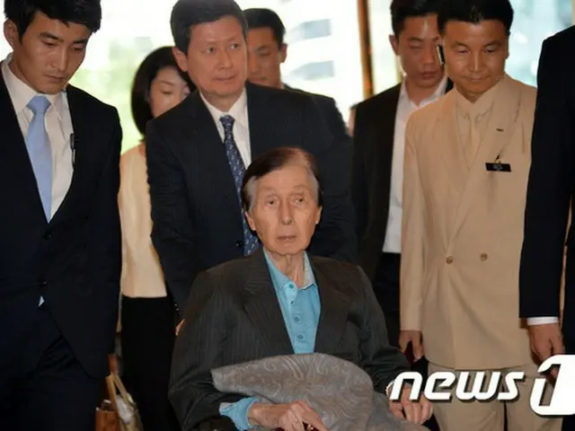 ロッテグループ裏金疑惑などを捜査中である韓国検察はロッテ創業者の重光武雄（韓国名:辛格浩/シン・ギョクホ、94）氏が事実婚関係である3番目の夫人ソ・ミギョン氏（57）をまもなく召喚し、調査する方針だ。