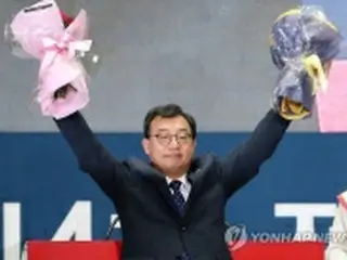 韓国与党　新代表に朴大統領側近の李貞鉉氏選出