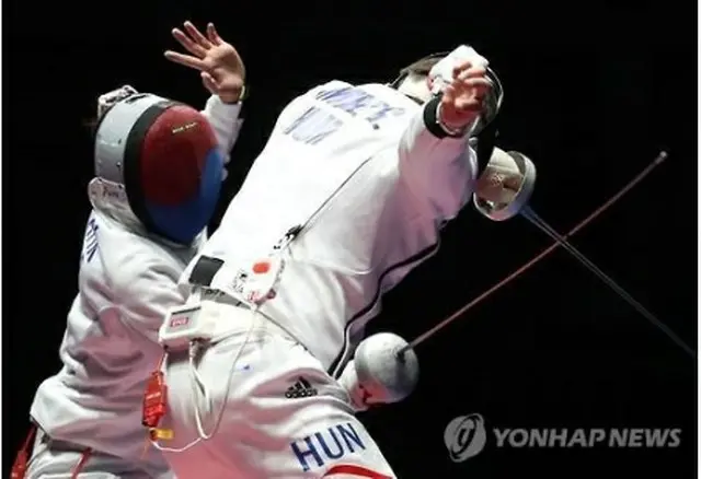 決勝で攻撃する朴相泳（左）＝９日、リオデジャネイロ（聯合ニュース）