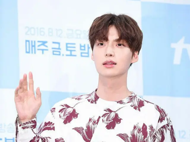 韓国俳優アン・ジェヒョン（29）が妻で女優のク・ヘソン（31）に向けて愛情を表現した。