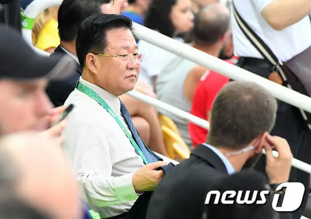 北朝鮮が2016リオ五輪に参加した崔竜海（チェ・リョンヘ）朝鮮労働党中央委員会副委員長の歩みを誇張して報道していることがわかった。（提供:news1）
