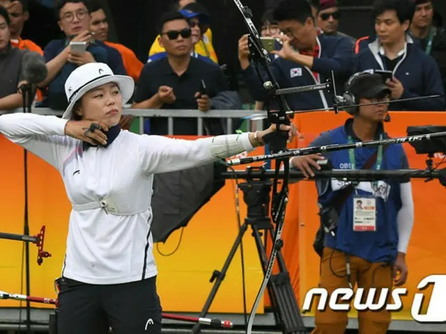 チャン・ヘジン（29、LH）が2016リオデジャネイロオリンピックのアーチェリー女子個人戦で優勝し、今大会、韓国選手団で初の2冠王に輝いた。