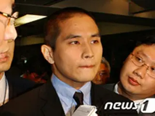 ”兵役逃れ”で国外追放の歌手ユ・スンジュン、入国可否は9月30日に決着
