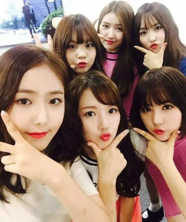 「GFRIEND」は2016年「時間を走って」「あなた、そして私 」で29冠王を記録して2位にランクされた（提供:OSEN）