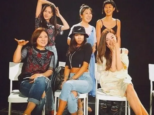 韓国女優ミン・ヒョリン（30）がKBS2「お姉さん（オンニ）たちのスラムダンク」内のプロジェクトガールズグループ「Unnies」（オンニズ）のメンバーたちと撮った写真を公開した。（提供:news1）
