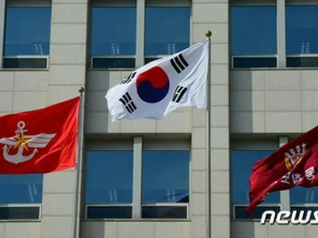 韓国の慶尚南道（キョンサンナムド）鎮海に位置する海軍の修理工場で16日、停泊していた潜水艦から原因不明の爆発事故が発生し、1人が死亡、1人が行方不明だ。