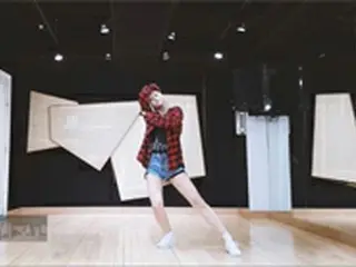 「TWICE」日本人メンバー・モモ、先輩Jun.K（2PM）の新曲ダンスを完ぺきにこなす