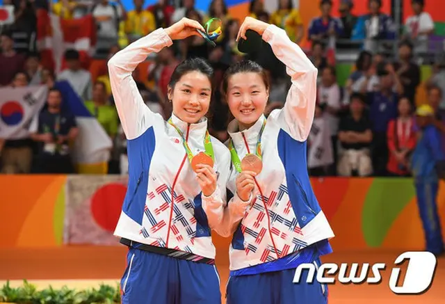 韓国の朴槿恵（パク・クネ）大統領は19日、2016リオデジャネイロ五輪で銅メダルを獲得したバドミントン女子ダブルスチームとテコンドー男子68キロ級イ・デフン選手（24）に祝電を送り激励した。