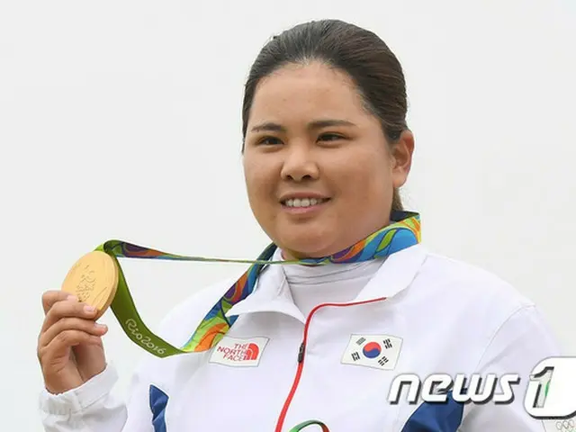 負傷による懸念の声が多い中、韓国の女子プロゴルファー、パク・インビ（朴仁妃、28、KB金融グループ）は諦めなかった。116年ぶりの五輪ゴルフ競技で金メダルを獲得し、特別な感情を伝えた。