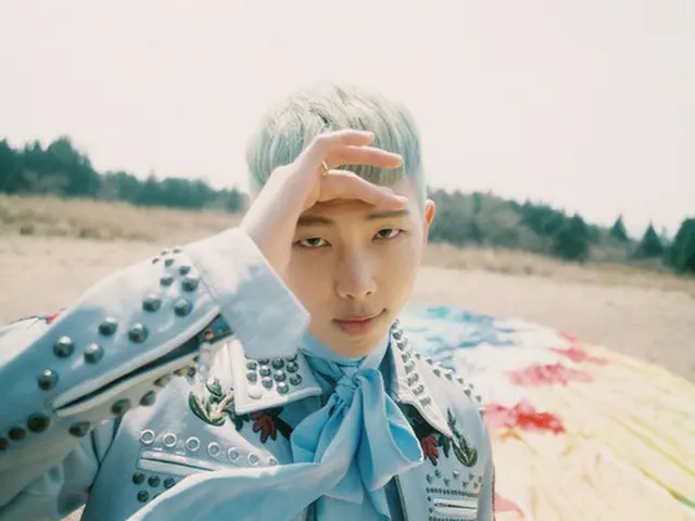 パン・シヒョクプロデューサーとアイドルグループ「防弾少年団」RAP MONSTER（ラップモンスター）がイ・ヒョン（8eight）とチャンミン（2AM）のプロジェクトグループ「HOMME」を援護射撃する。（提供:news1）