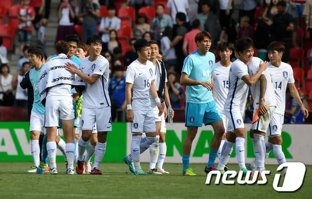 ＜サッカー＞韓国代表、W杯最終初戦を前にサポーターの前に登場