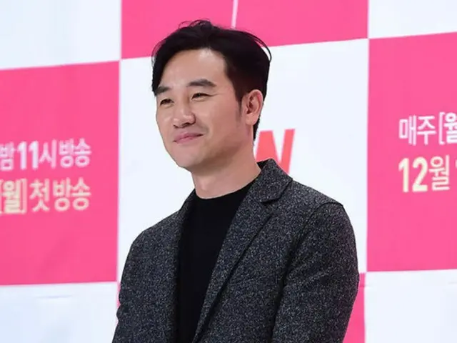 韓国俳優オム・テウン（42）側が性的暴行容疑で告訴された件に関して、「真実は警察で明らかにする」と述べる一方で、妻ユン・ヘジン（36）が現在妊娠中であることを明かした。