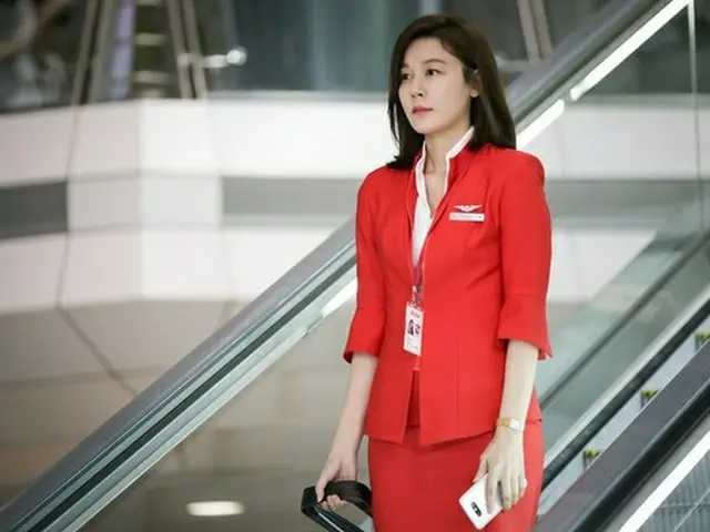 女優キム・ハヌル、新ドラマ「空港に行く道」で演じるCA姿を公開（提供:news1）