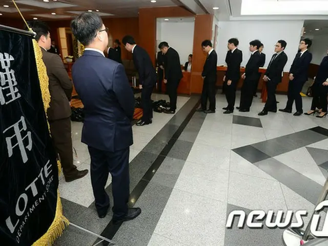ロッテグループ不正疑惑を捜査中である韓国検察が自殺したロッテグループの故イ・インウォン副会長の葬儀が終わり次第、捜査を再開する予定だ。（提供:news1）