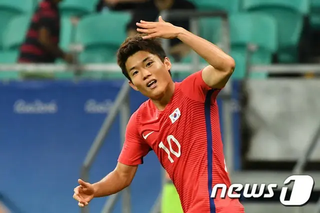 韓国出身のサッカー選手リュ・スンウ（22、バイエル・レバークーゼン）がハンガリーの舞台への移籍を控えている。