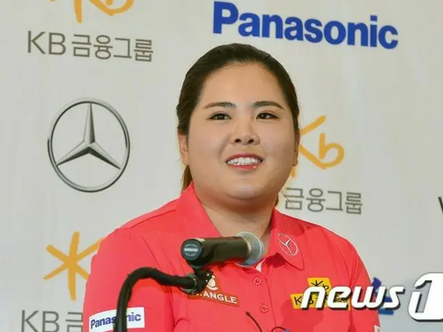 ゴルフ選手初のキャリア・ゴールデンスラムを達成したパク・インビ（朴仁妃、28）が低所得層の有望株の選手のために1億ウォン（約920万円）を寄付した。