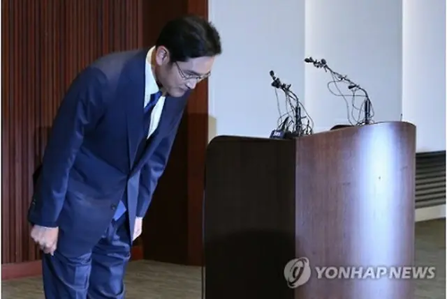 昨年、ＭＥＲＳ問題で会見を行った李副会長＝（聯合ニュース）