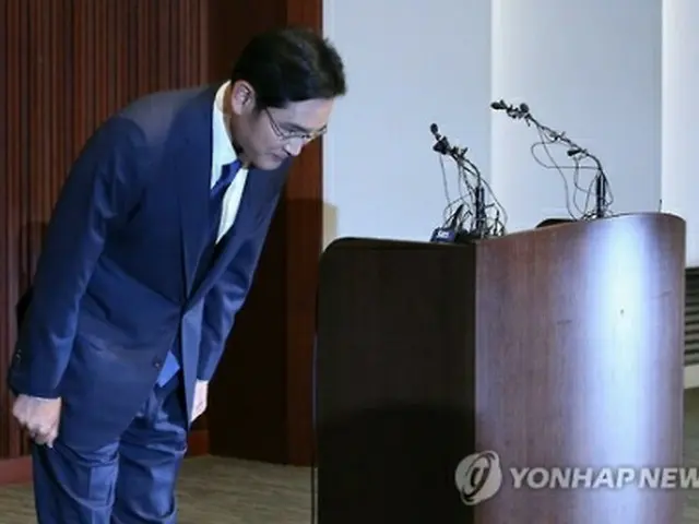 昨年、ＭＥＲＳ問題で会見を行った李副会長＝（聯合ニュース）