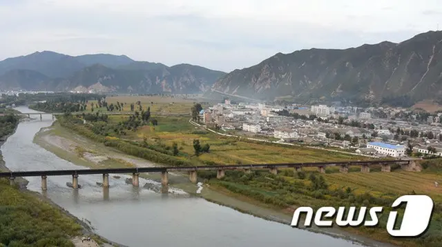 北朝鮮の北東部に位置する咸鏡北道（ハムギョンプクト）に大雨が降って豆満江（トゥマンガン）が氾濫し、15人が行方不明、4万人以上が被災したと朝鮮中央通信が報じた。（提供:news1）