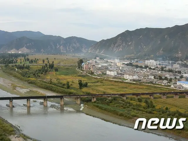 北朝鮮の北東部に位置する咸鏡北道（ハムギョンプクト）に大雨が降って豆満江（トゥマンガン）が氾濫し、15人が行方不明、4万人以上が被災したと朝鮮中央通信が報じた。（提供:news1）